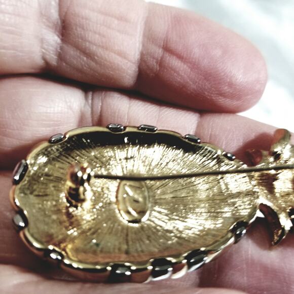 LC pineapple vintage Liz Claiborne 2 1/2"x1" brooch 1.1884 - Picture 4 of 6